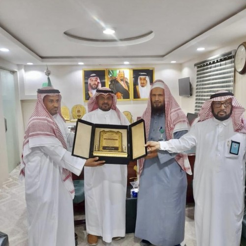 شيخ قرية السلامة السفلى وبعض الاهالي يشكرون  رئيس مركز العالية..