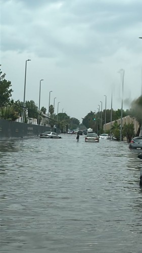 متطوعو “بر جدة” يساندون جهود إنقاذ المحتجزين خلال الحالة المطرية في المحافظة..