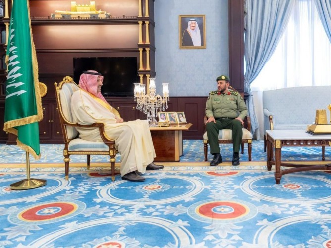 أمير الباحة يستقبل السيف بعد قرار تكليفه مديرًا بجوازات المنطقة