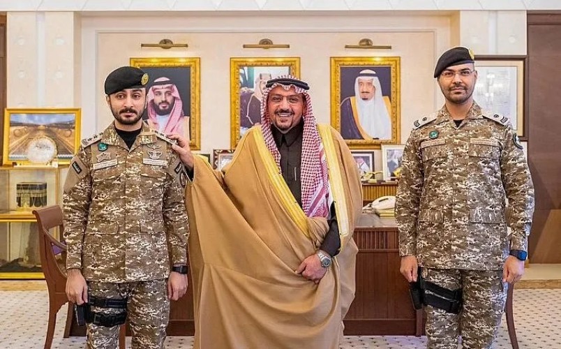 أمير القصيم يقلد الأسمري رتبته الجديدة