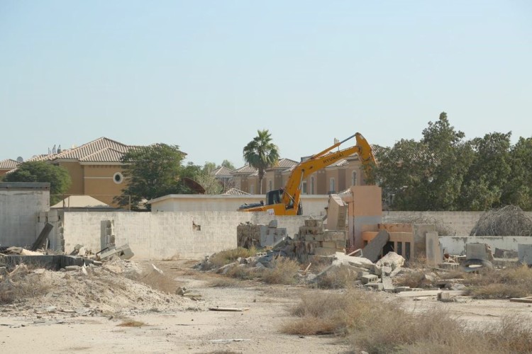 بلدية الخبر تزيل مباني مهجورة ومستودعات على مساحة 117 ألف م2