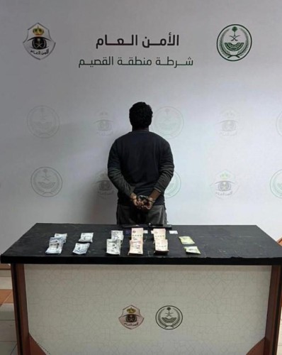 شرطة القصيم تطيح بمقيم لادعائه تعرضه لسلب أوراقه الثبوتية ومبالغ مالية من مجهولين تحت تهديد السلاح