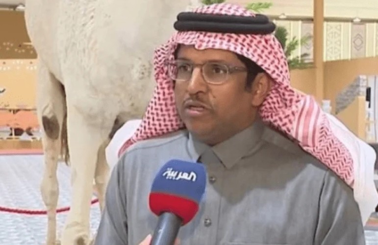 بالفيديو: صاحب ناقة “خرامة” يروي قصة نفوقها ومدة تحنيطها