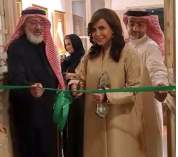 المهندسة “سمــاح بخش” تفتتح المعرض التشكيلي الشخصي للفنان التشكيلي البحريني كمال عبدالله العبدالله بجدة