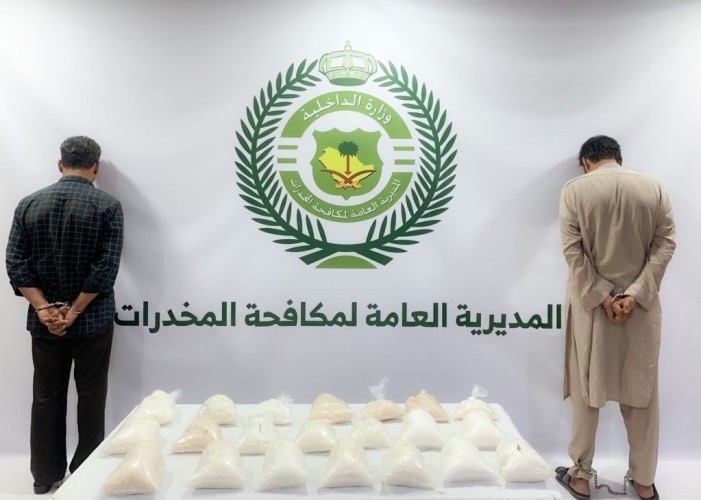 مكافحة المخدرات: القبض على مقيم ووافد بالشرقية كان بحوزتهما أكثر من 17 كيلوجراماً من مادة الميثامفيتامين المخدِّر