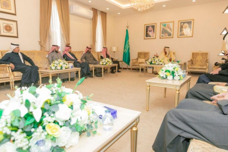 سمو محافظ حفرالباطن يلتقي رئيس وأعضاء الغرفة التجارية بالمحافظة