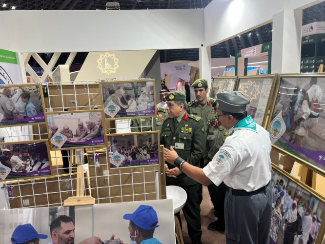 مدير عام الجوازات يزور جناح الكشافة في معرض خدمات الحج والعمرة