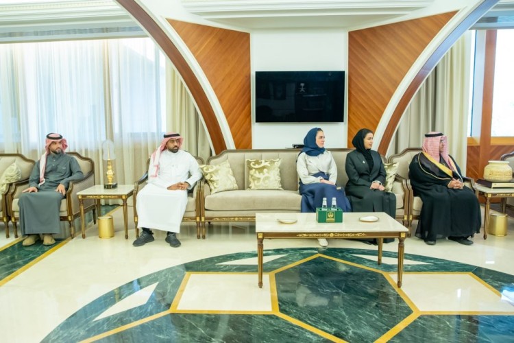أمير الشرقية يستقبل سعادة الرئيس التنفيذي لـ”بنك التنمية الاجتماعي” الأستاذ إبراهيم بن حمد الراشد