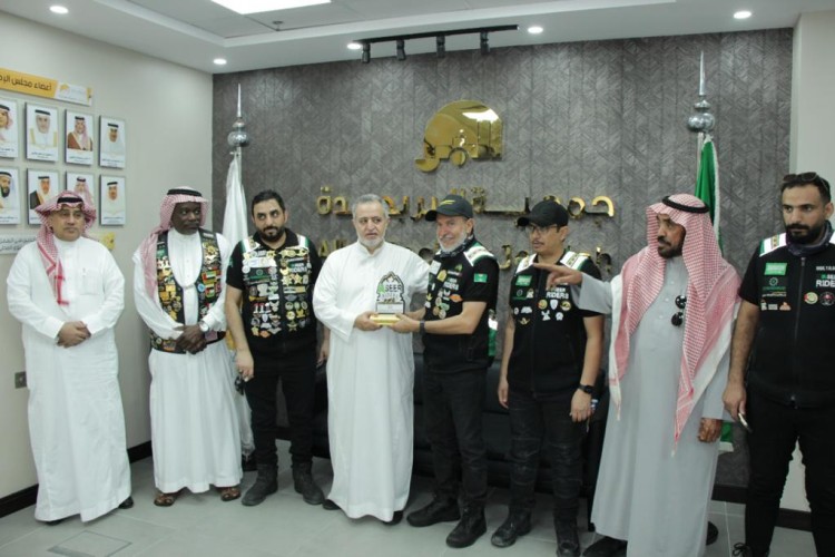 مجموعة من درَّاجي عسير ومحايل وبيشة وجيزان يزورون “بر جدة” لدعم العمل الاجتماعي التطوعي