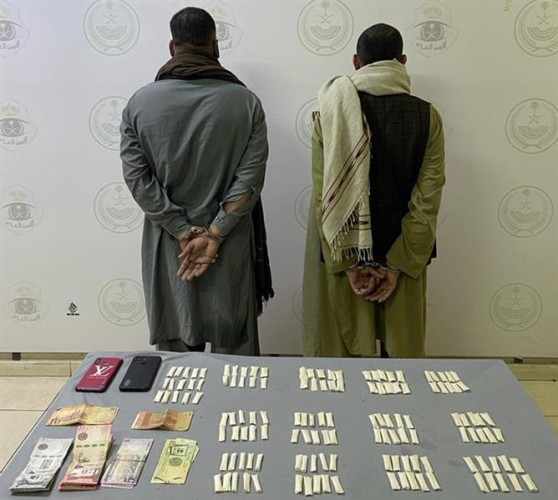 دوريات الأمن في الأحساء تطيح بمقيمَين بحوزتهما 214 جرامًا من مادة الميثامفيتامين المخدر الشبو