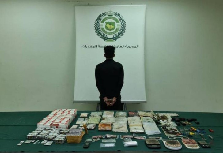 مكافحة المخدرات تطيح بـ”مقيم” قام بعرض وترويج مواد مخدرة على مواقع التواصل الإجتماعي .. والكشف عن جنسيته