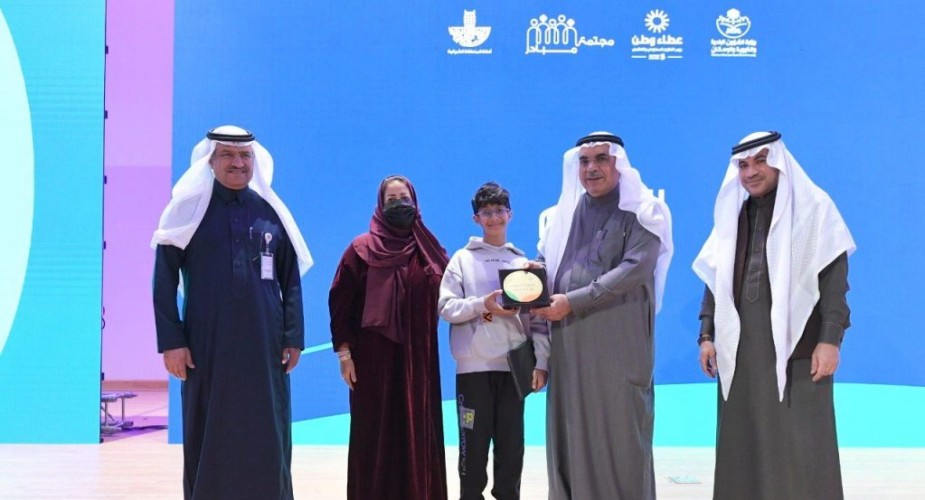 أمين الشرقية يكرم ٣٠٠ متطوع ومتطوعة خلال حفل الأمانة احتفاءً بيوم التطوع السعودي والعالمي