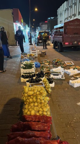 بلدية الجبيل تصادر 5 أطنان خضار وفواكه من الباعة الجائلين المخالفين