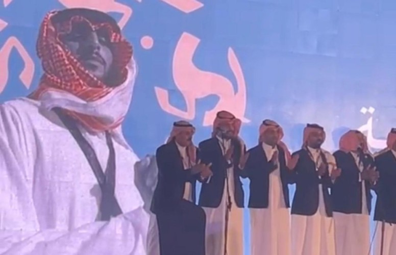 بالألعاب النارية والألوان الزاهية .. اختتام مهرجان الليوان في يومه الثالث بمناسبة يوم التأسيس في الحدود الشمالية