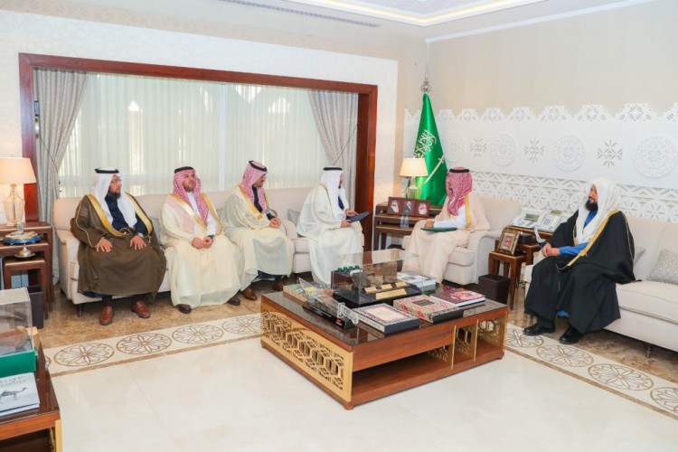 نائب أمير الشرقية يستقبل رئيس وأعضاء لجنة الأوقاف بغرفة الشرقية