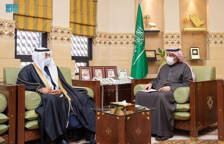 استمع إلى شرح عن أعمال الملتقى وأهدافه .. وكيل إمارة الرياض يستقبل رئيس مجلس إدارة ملتقى ” صحافيو الوطن “