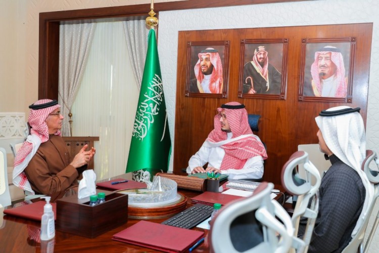 نائب أمير الشرقية يطلع على التقرير السنوي للتجمع الصحي الأول بالمنطقة