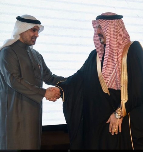 وزير الصحة يكرم الاستاذ فيصل بن مساعد السيف