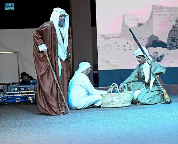 مسرحية ” الليوان ” تجسِّد اعتزاز أهالي تبوك بيوم التأسيس وتلهب حماسَهم