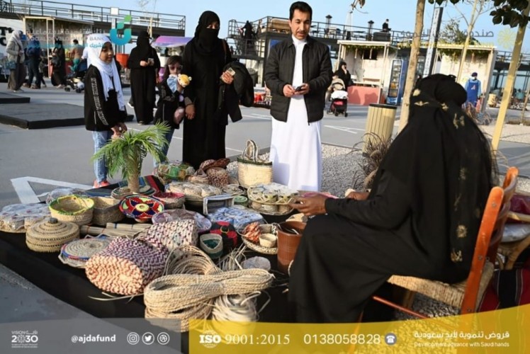 الأسر المنتجة بجمعية البر بالشرقية تقدم منتجات وطنية احتفالا بالتأسيس