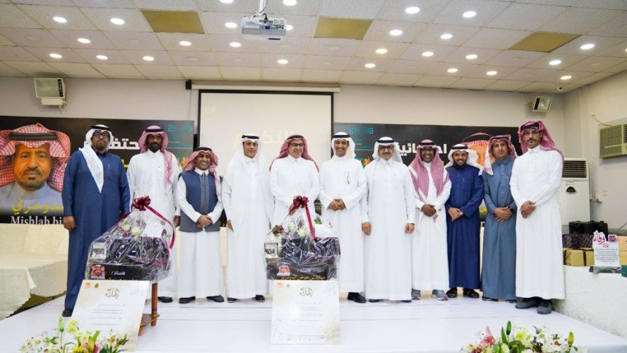 النشاط الطلابي في وادي الدواسر يُكرم المتقاعدين من منسوبيه