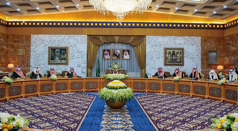 خادم الحرمين الشريفين يرأس جلسة مجلس الوزراء