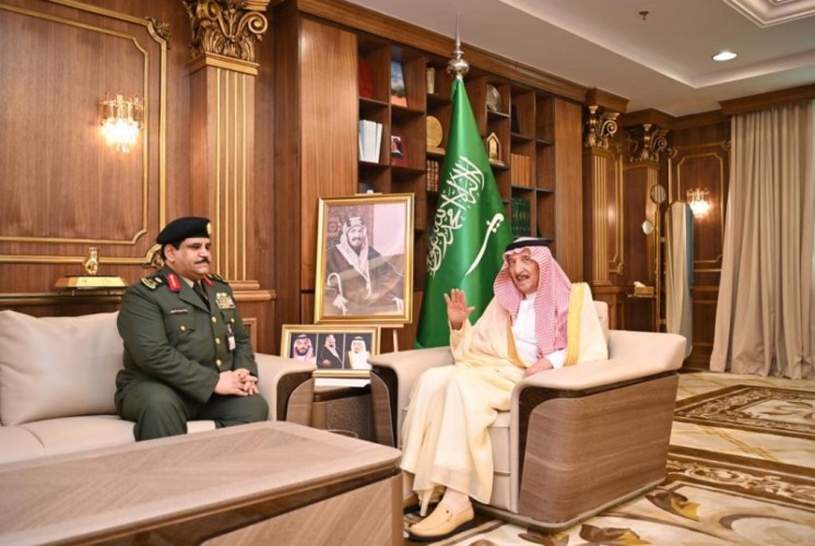 يزور المنطقة حاليا .. أمير جازان يستقبل مدير عام السجون بالمملكة