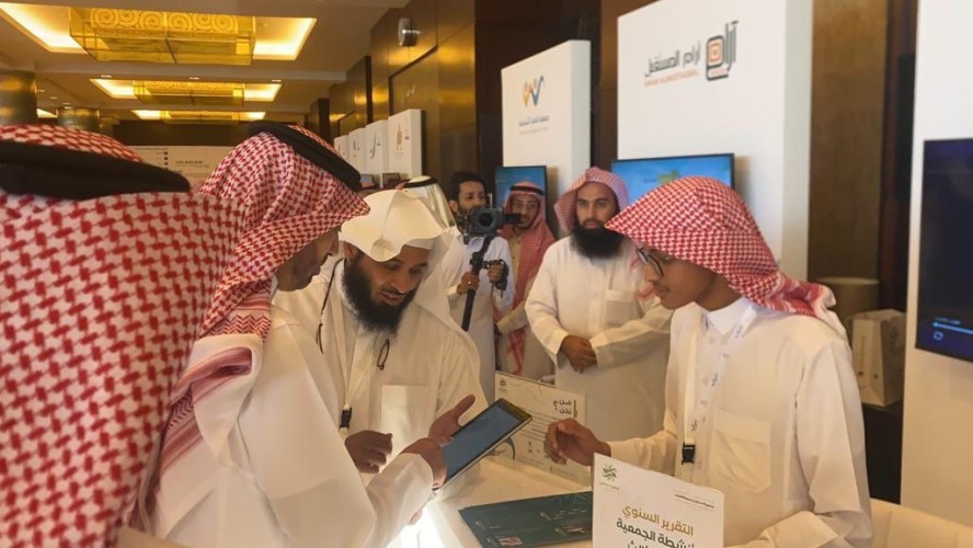 وزير الموارد البشرية يدشن الهاتف الاستشاري للشباب إحدى مبادرات جمعية محاسن لرعاية الشباب بالأحساء