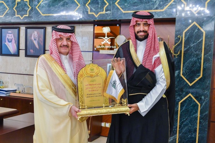 أمير الشرقية يستقبل المشرف على بطولة الصقور بالدمام