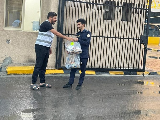 الدمام .. أسرة سعودية تعتبر التطوع جزء من شخصيتها