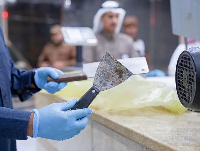 أمانة منطقة الجوف تضبط 3 مخالفات في منشآت غذائية ببلدية زلوم