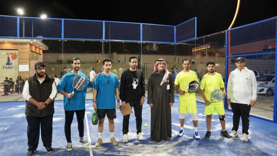 تحت رعاية محافظ خميس مشيط .. انطلاق بطولة البادل الرمضانية