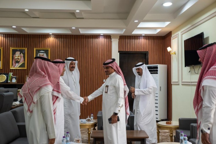 محافظ بيش يرأس اجتماع المجلس المحلي  ويستقل أمين مجلس المنطقة