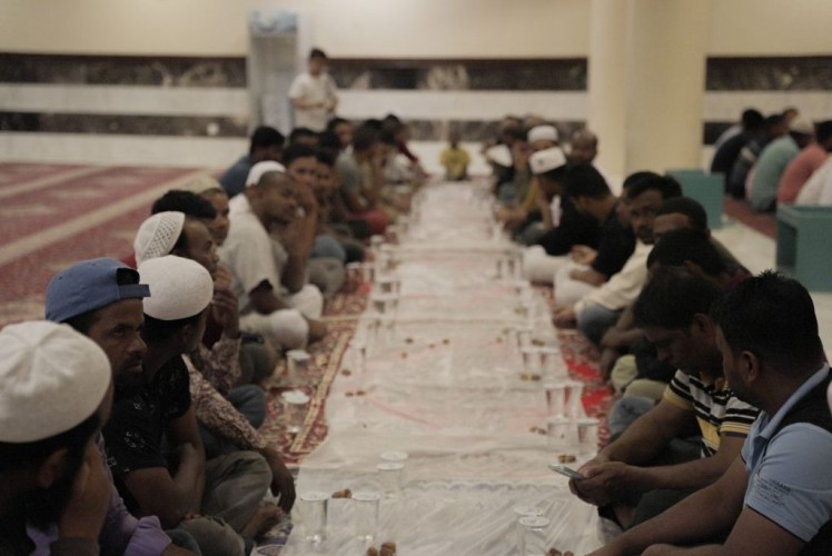 مبادرة منا وفينا تفطّر 12,024صائمًا في أوائل أيام شهر رمضان المبارك