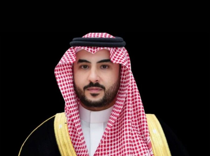 وزير الدفاع يهنئ القيادة بمناسبة حلول شهر رمضان المبارك