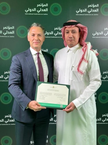 “أبوحيمد وآل الشيخ والحقباني” و”كليفورد تشانس” تعلنان عن مشروع مشترك لتأسيس شركة محاماة عالمية مقرها الرياض