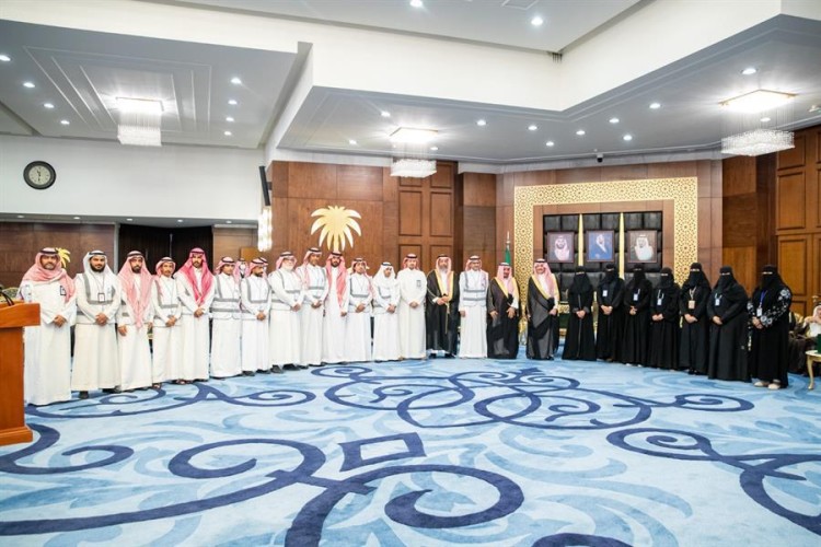 أمير الشرقية يدشن الحملة الرمضانية لتراحم الشرقية وينوه سموه بحرص الحكومة على توفير احتياجات أسرهم