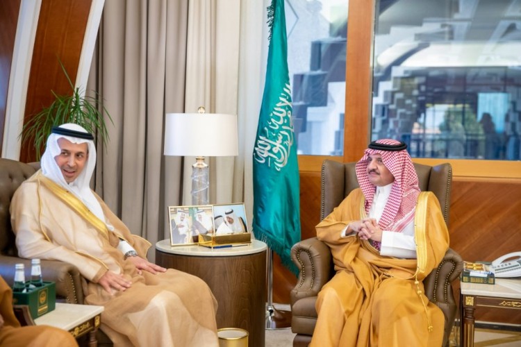 أمير الشرقية يستقبل رئيس المجلس الاستشاري للتجمع الصحي بالأحساء