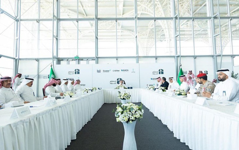 وزير النقل والخدمات اللوجستية يقف على حركة السفر في مطار الأمير محمد بن عبدالعزيز الدولي بالمدينة المنورة