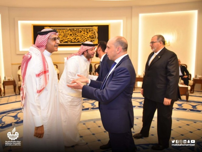 أكثر من 150 دبلوماسياً يلتقون على مائدة إفطار “غرفة مكة”