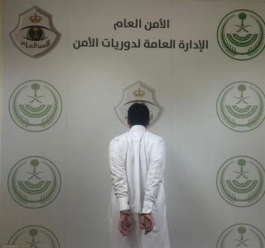 القبض على مواطن قام بالسطو على مجمع تجاري وإلحاق الضرر بصناديق المحاسبة الخاصة به بالرياض