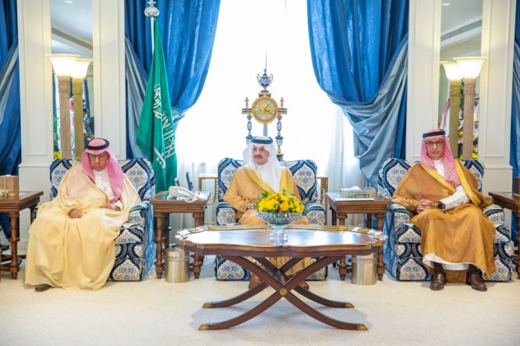 أمير الشرقية يسلم 76 وحدة سكنية لمستفيدي جمعية البر ويكرم الداعمين