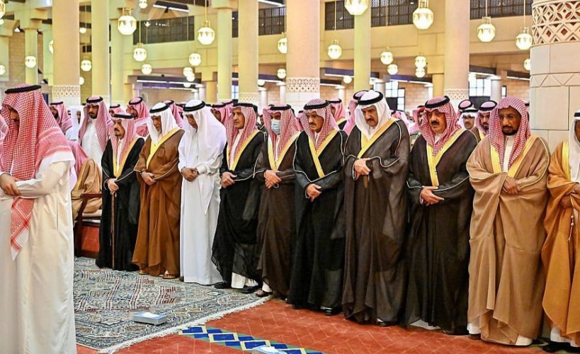 سمو أمير منطقة الرياض يؤدي صلاة الميت على صاحب السمو الأمير عبدالرحمن بن عبدالله بن عبدالرحمن آل سعود – رحمه الله –