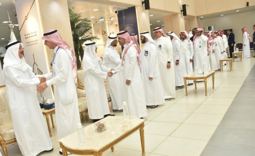 جامعة الامام عبد الرحمن والمستشفى الجامعي يعايدان منسوبيهما