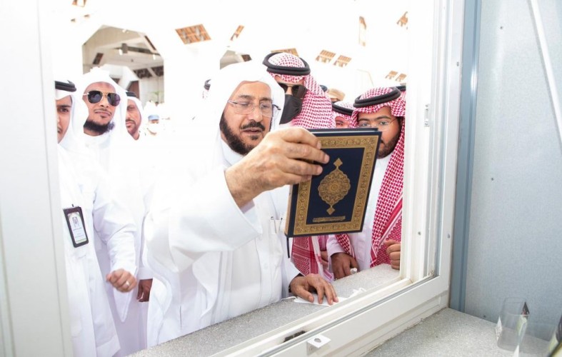 وزير الشؤون الإسلامية يتفقد مسجد التنعيم ويطمئن على الخدمات المقدمة لضيوف الرحمن ويؤكد قدمنا قرابة المليون خدمة توعوية بالتنعيم