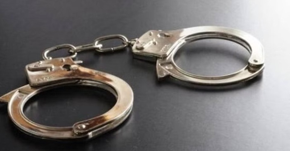 مكافحة المخدرات تقبض على شخص بمنطقة حائل لترويجه عبر مواقع التواصل الاجتماعي مواد مخدرة