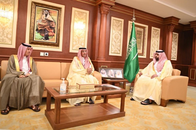 سمو نائب أمير منطقة جازان يستقبل مدير فرع الهيئة العامة للنقل بالمنطقة