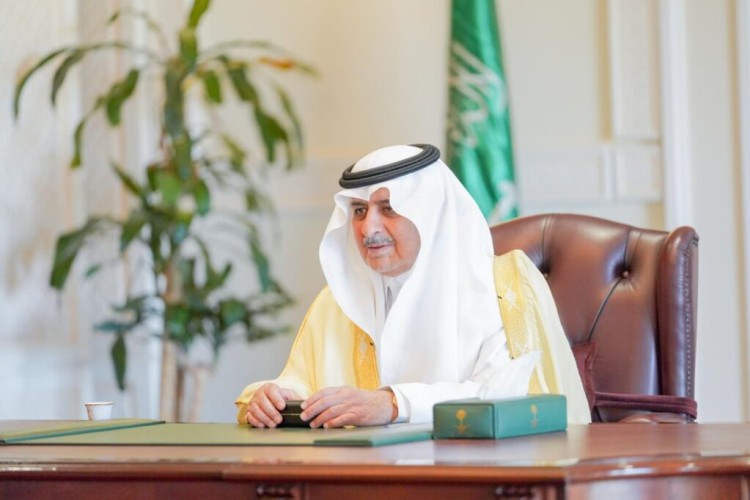 أمير منطقة تبوك  يستقبل وكلاء ومنسوبي الإمارة بمناسبة عيد الفطر المبارك