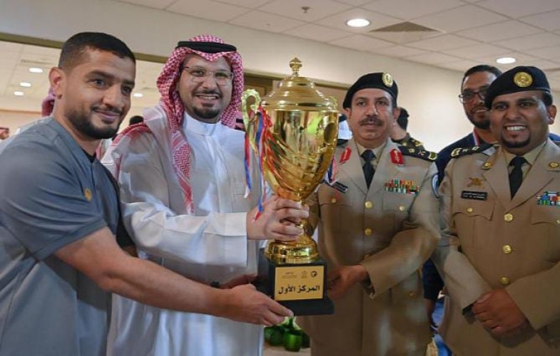 نائب أمير الشمالية يتوج فريق حرس الحدود بكأس بطولة الشمال للقطاعين المدني والعسكري لكرة القدم