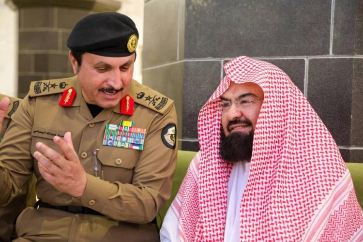 السديس يبحث مع مدير الأمن العام تعزيز التعاون القائم في خدمة قاصدي الحرمين الشريفين